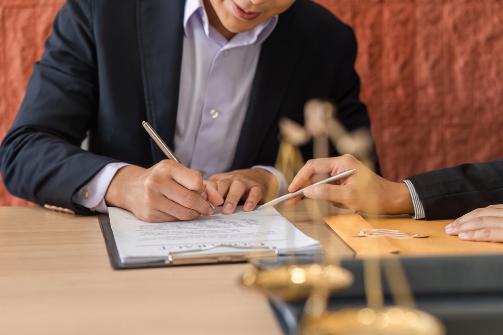 firma contrato acuerdos abogados justicia
